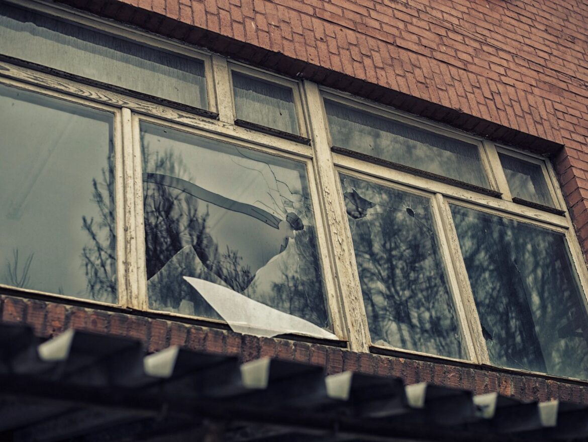 Criminal defense lawyer in Miami for property damage and vandalism charges.